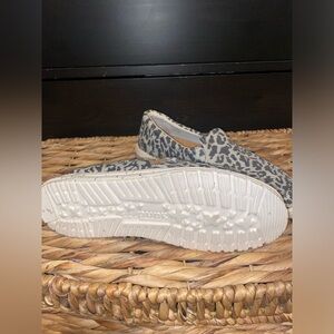 Hey dude women’s size 8 brand new